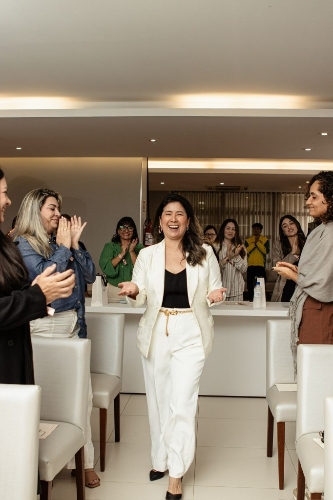 Momento de celebração com alunas em evento